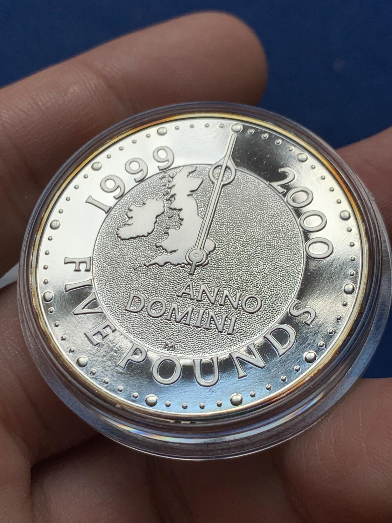 《竞宝斋》第436场 周日，周一2场连拍 （全场包邮） 英国1999年5英镑精制银币 千禧年 28.28克 999银 发行量：最大1万 带盒证