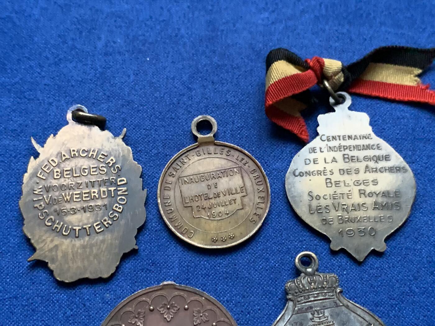 《竞宝斋》第436场 周日，周一2场连拍 （全场包邮） 5枚一组 比利时纪念章 总重约38.7克 细节见图