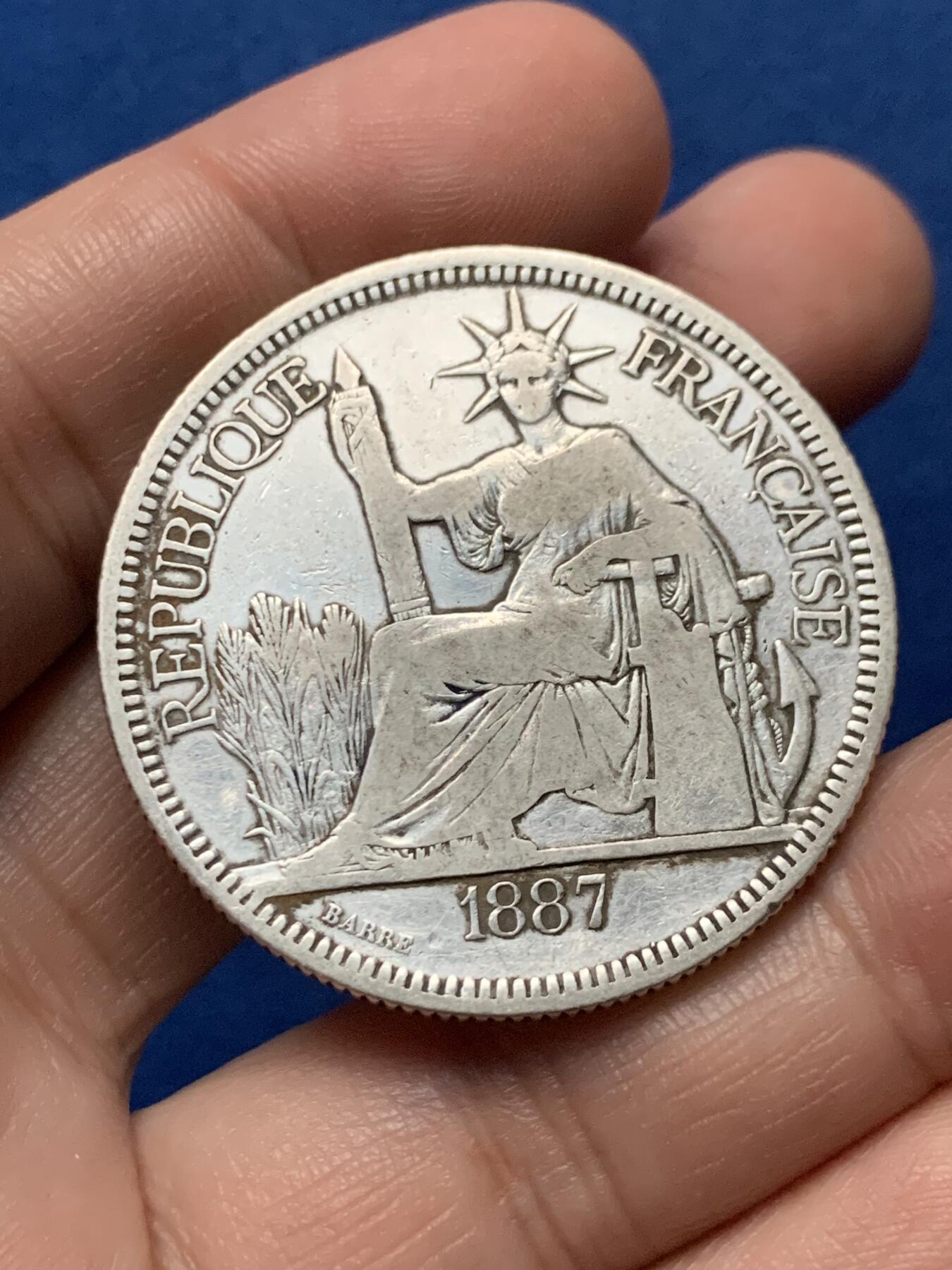 《竞宝斋》第436场 周日，周一2场连拍 （全场包邮） 法属印支1887年加重版坐洋银币 细节见图