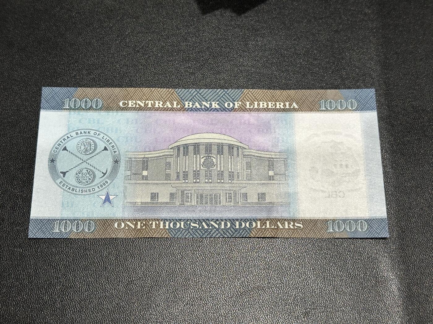 《外钞收藏家》第五百八十三期（精选场）（本期拍品丰富）（本平台长期征集拍品、欢迎藏友们联系合作） 2022年利比里亚1000 AA冠 全新UNC