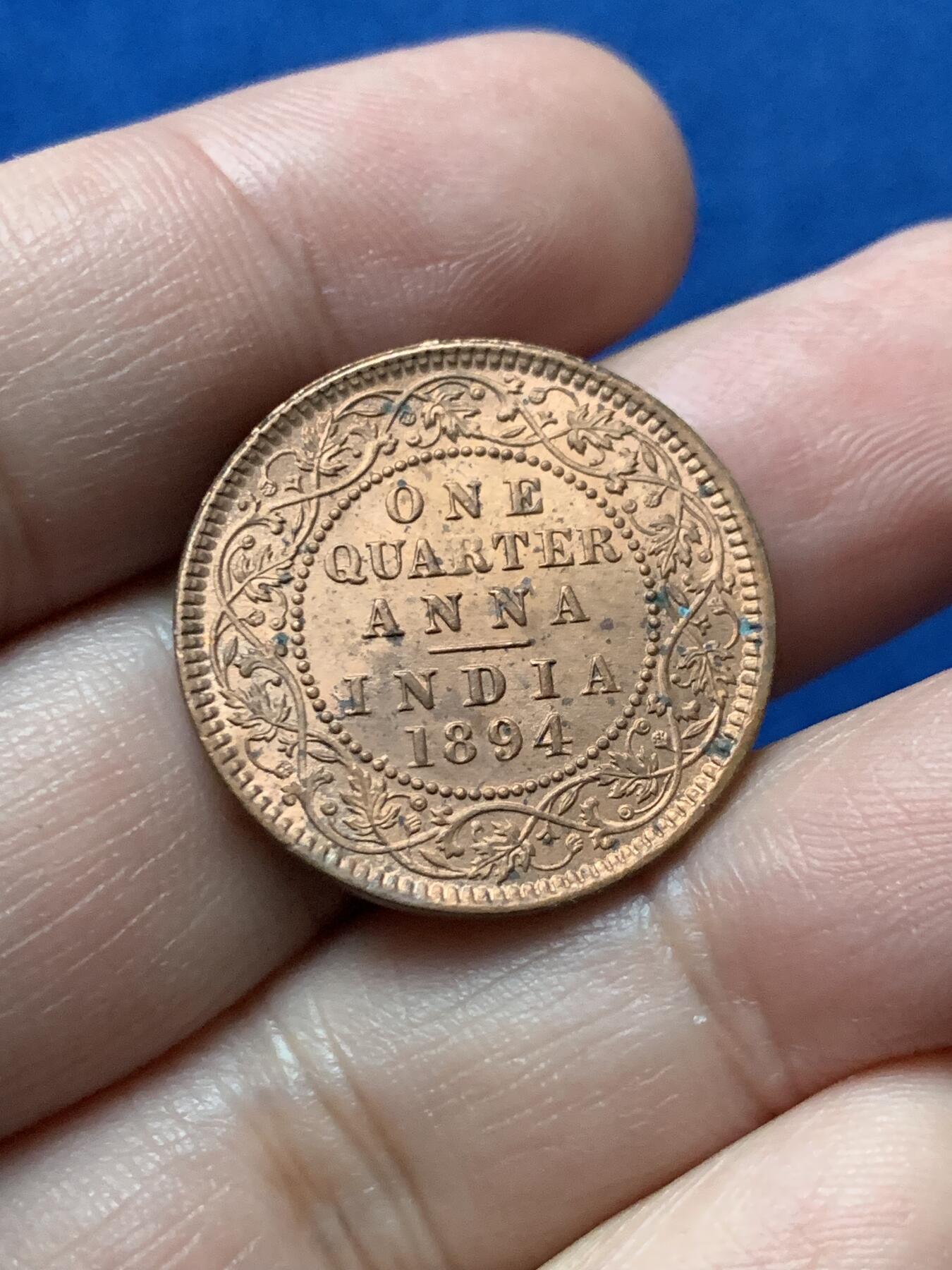 《竞宝斋》第436场 周日，周一2场连拍 （全场包邮） 英属印度1/4安那铜币，1894年打制，正面：维多利亚女皇半身像，背面：花环内面值、年份。red转光原光未流通状态