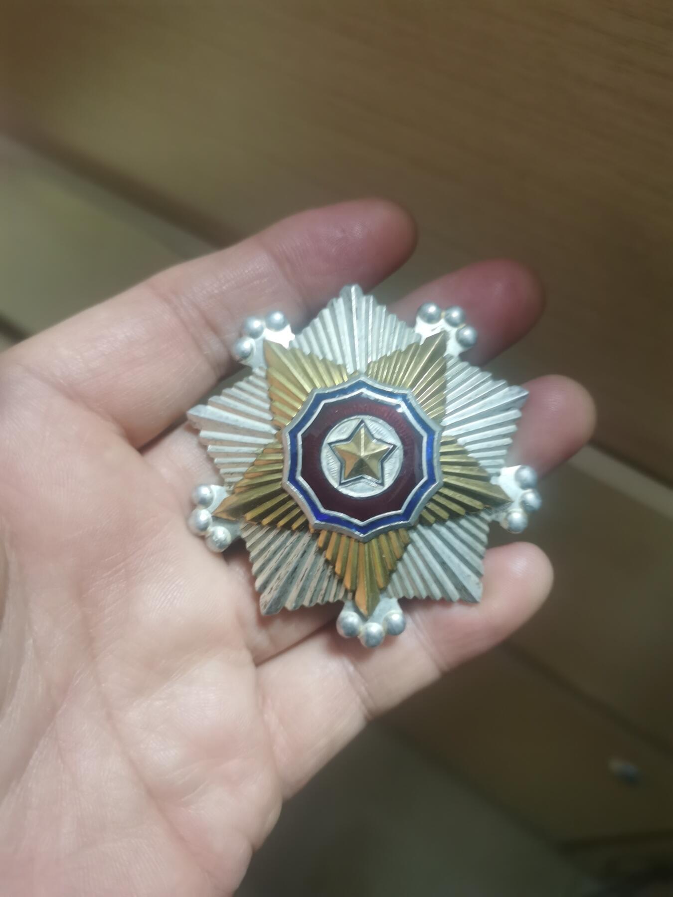 朝鲜二级国旗勋章带编号版一个