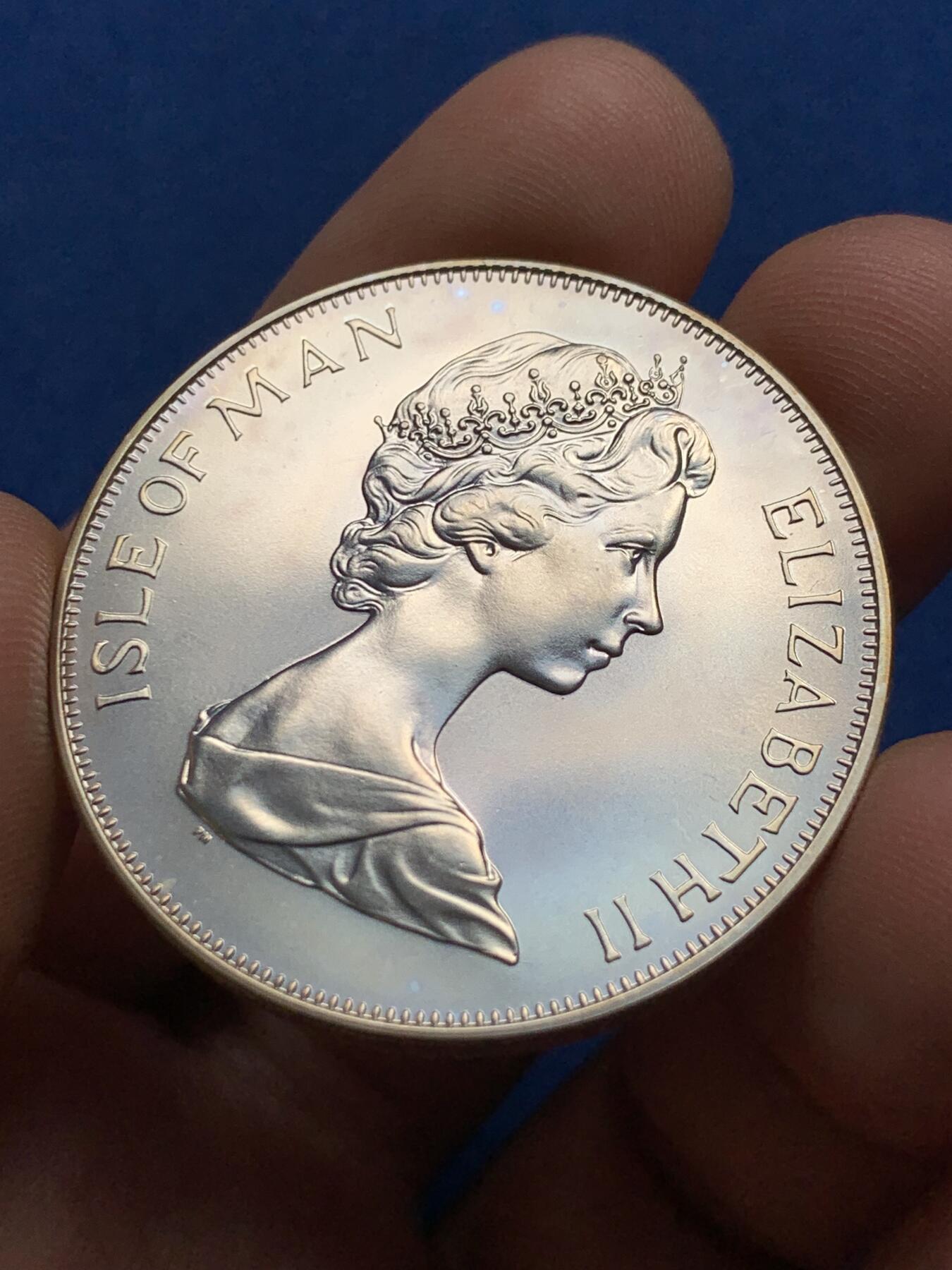 《竞宝斋》第436场 周日，周一2场连拍 （全场包邮） 马恩岛1978年伊丽莎白二世女王加冕25周年1克朗银币 带盒