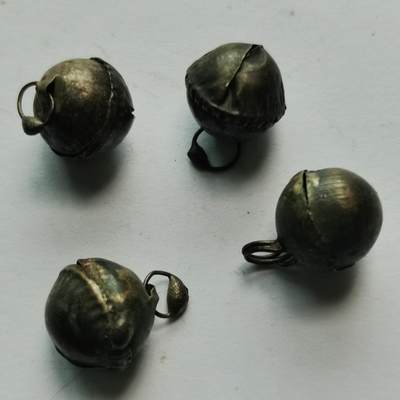 藏珍品阁专场79期 - 民国老银铃铛4个，有一个压扁了