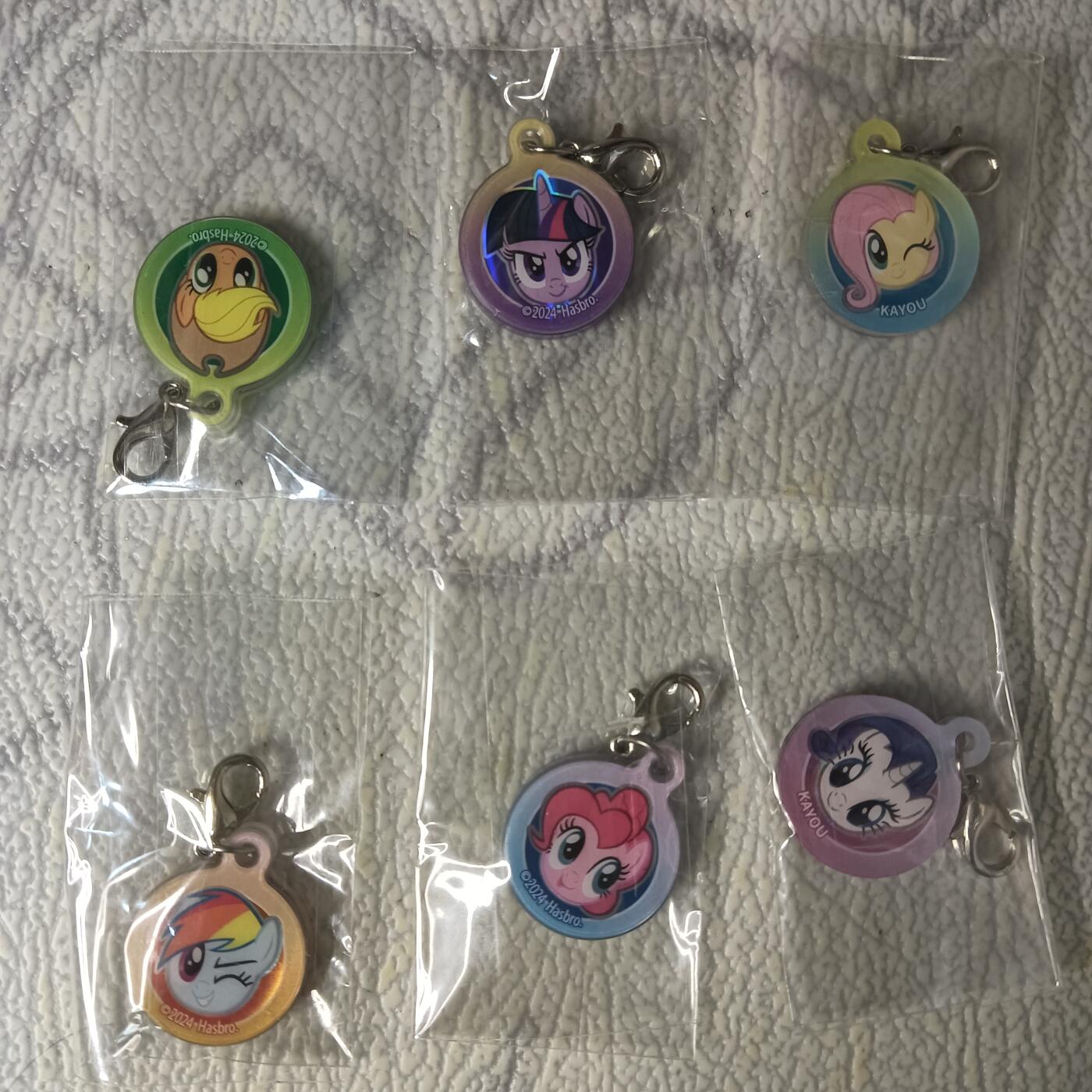 花开卡拍第47期（11月16号周日截拍，品控勿拍!!!拍品不寄存，运费5元，自制卡难免瑕疵，可能存在轻微撞角爆边等出厂瑕疵，品控介意勿拍！） 卡游小马宝莉挂饰6个