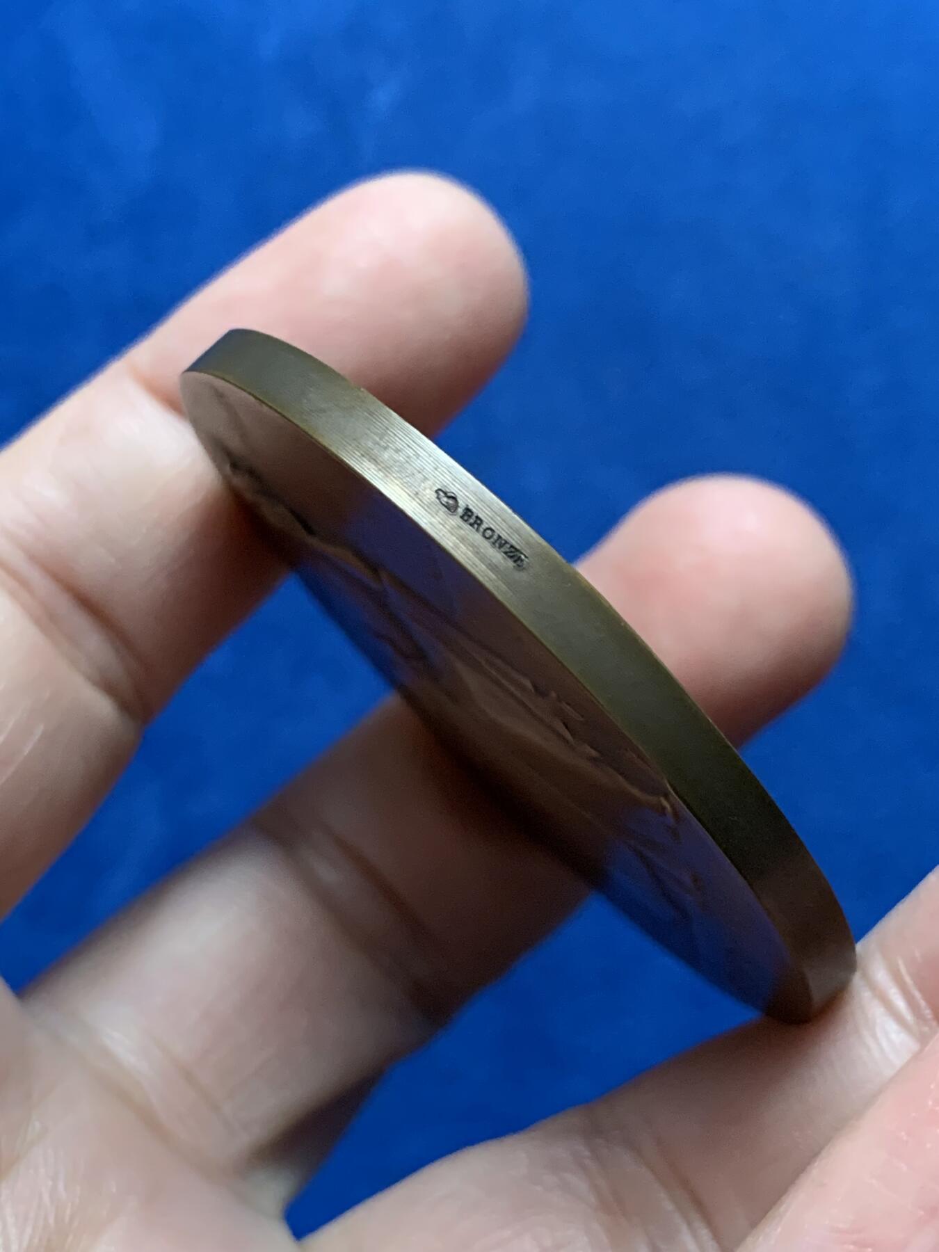 《竞宝斋》第437场 周日，周一2场连拍 （全场包邮） 1909年法国南希世博会纪念铜章 65.5克 49.8mm 丰饶角铜标 带盒