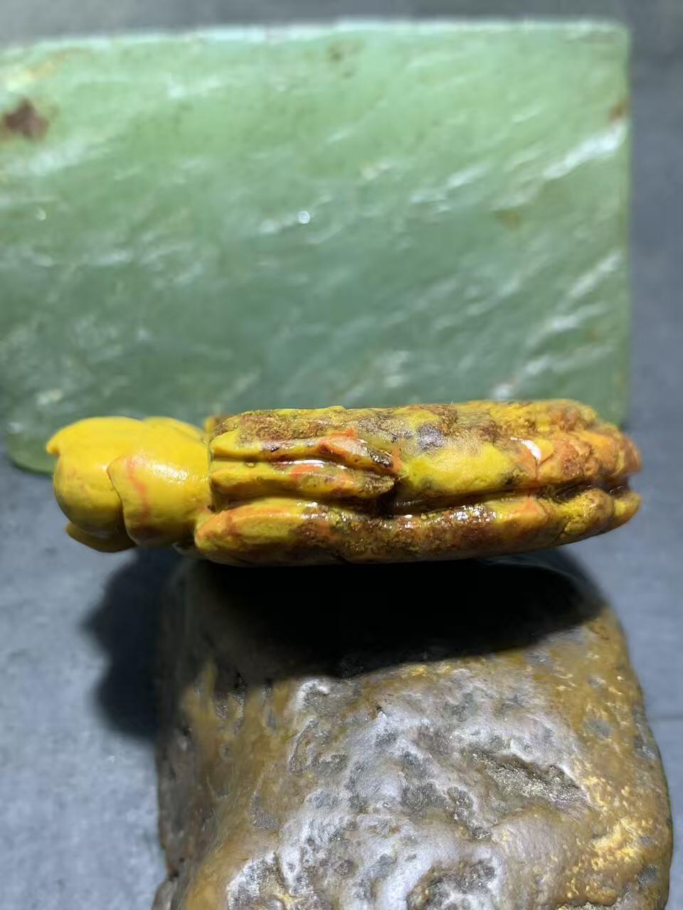 精美亚光战国红玛瑙手工俏色巧雕龙鱼莲花平安扣，（吊坠）一个