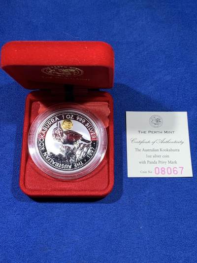 《竞宝斋》第437场 周日，周一2场连拍 （全场包邮） - 澳大利亚1997年1元 翠鸟银币带金猫镶嵌 1盎司银0.5克金 发行量：1万5千 盒证全