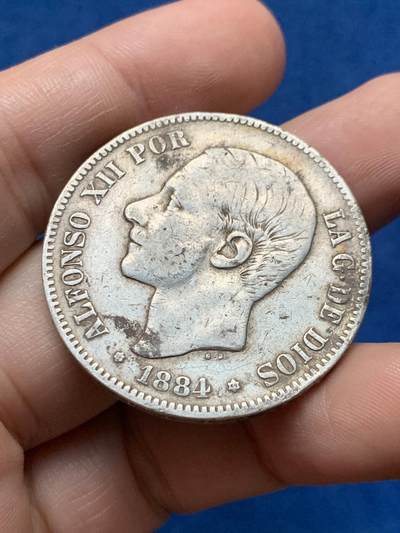 《竞宝斋》第437场 周日，周一2场连拍 （全场包邮） 西班牙1884年阿方索十二世青年版5比塞塔双柱银币