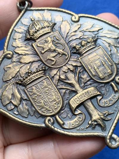 《竞宝斋》第437场 周日，周一2场连拍 （全场包邮） 1930年比利时蒙斯市旗游行纪念铜章 异形章 89.15克 57mm