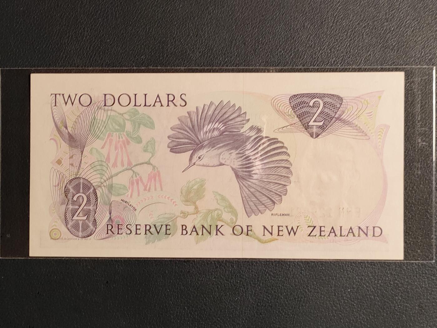 中外各国钞、纪念钞、券专场（第三十三场） 【绝版】1981～1992年新西兰2圆刺鹩/女王版全新老纸钞 大洋洲钱币 灯下有斑 介意勿拍