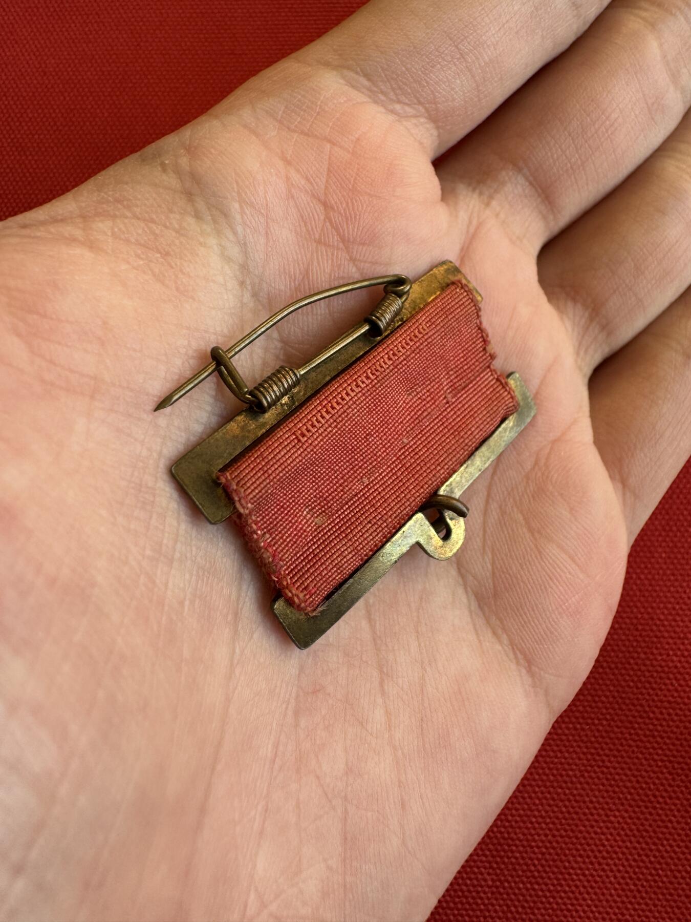 五哥徽章群   11号周二晚上八点4群联拍 上挂