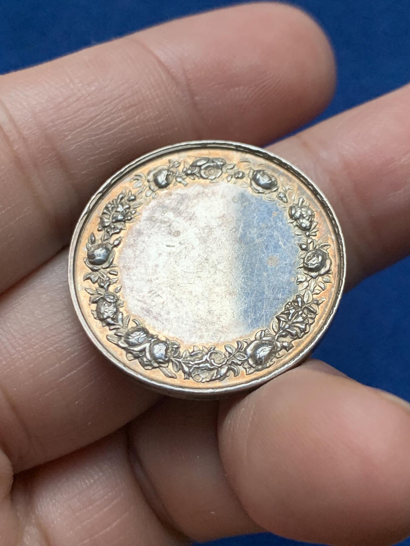 《竞宝斋》第437场 周日，周一2场连拍 （全场包邮） 法国婚礼银章 丰饶角银标 10.18克 27.4mm