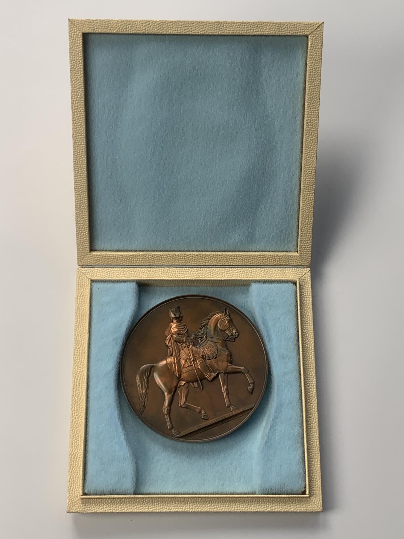 掌中浮雕-藏着的欧洲第041场 1851年普鲁士腓特烈大帝骑马雕像落成纪念铜章 ,61.5mm