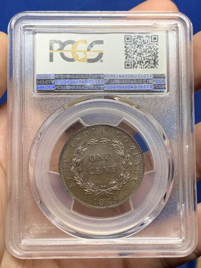 《竞宝斋》第437场 周日，周一2场连拍 （全场包邮） NGC MS62BN 英属海峡1845年小维1分大铜币，海峡首年，丝滑巧克力。漂亮的专属版本女王年轻头像，流通充分，大热品种，N盒AU58分SBP拍卖180美元不含佣成交，MS非常难得。背面支撑有磕，细节见图。