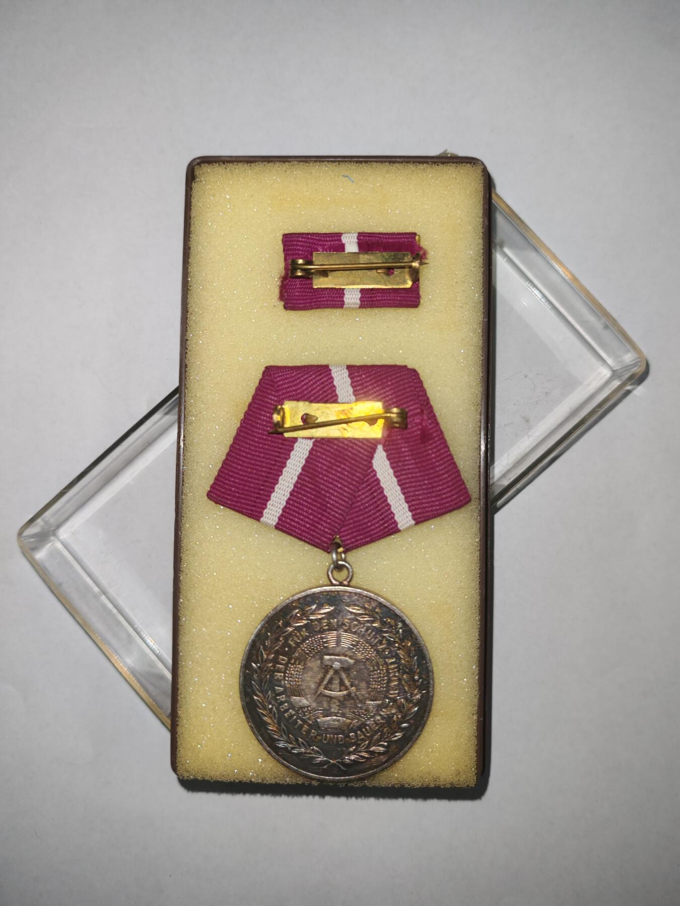 韵星假日精品2025秋季军品类拍卖会-- Rimey Holidays Boutique 2025 Autumn Militaria Sale 民主德国银级忠诚服务奖章