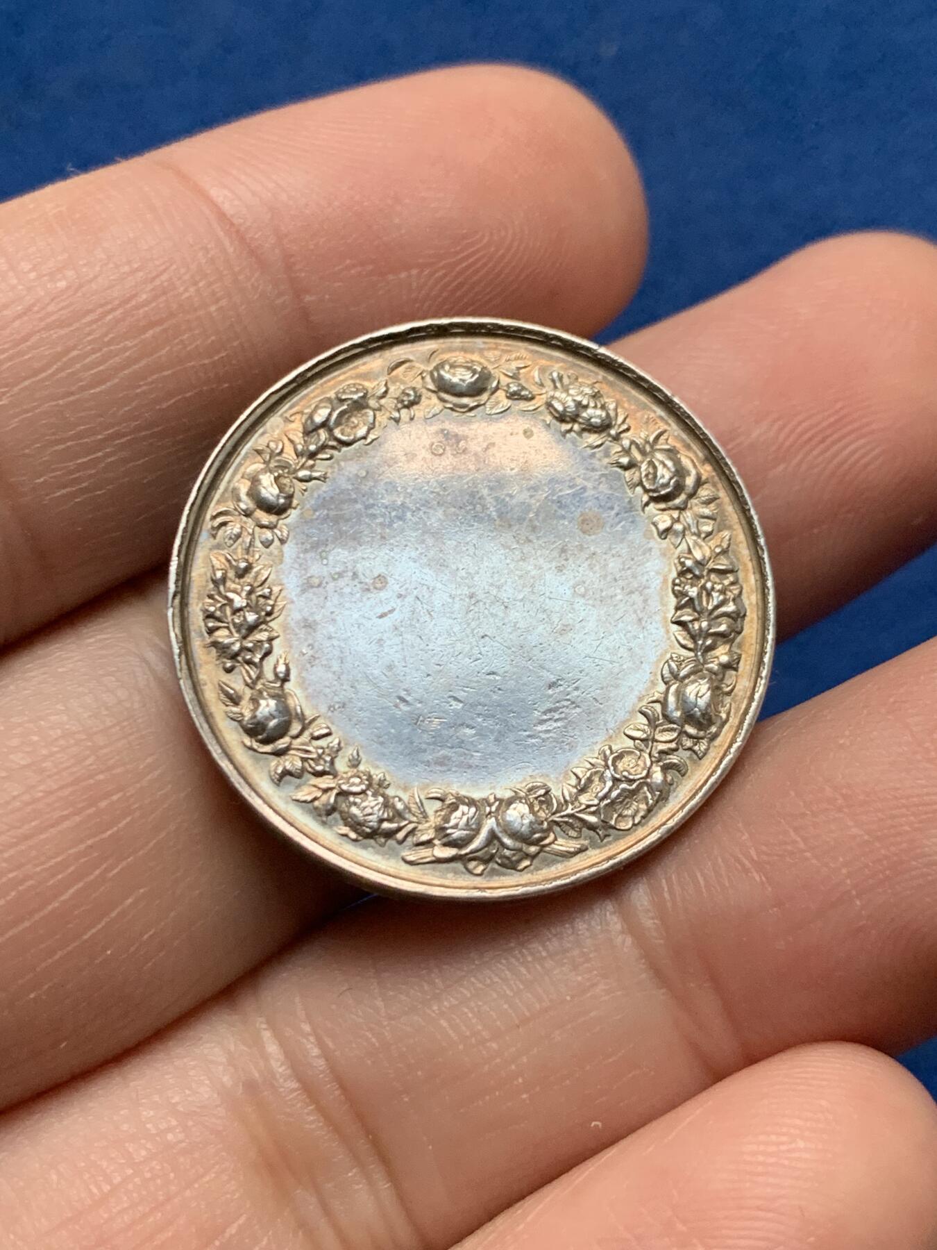 《竞宝斋》第437场 周日，周一2场连拍 （全场包邮） 法国婚礼银章 丰饶角银标 10.18克 27.4mm