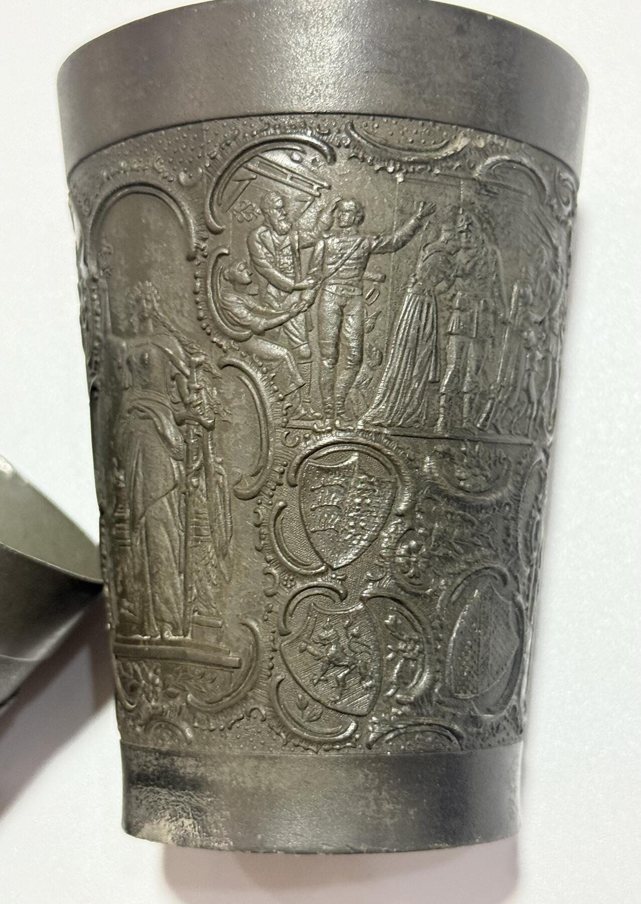 韵星假日精品2025秋季军品类拍卖会-- Rimey Holidays Boutique 2025 Autumn Militaria Sale 德意志第二帝国兴登堡威廉一世凡尔赛宫加冕为皇帝纪念杯（详情介绍）