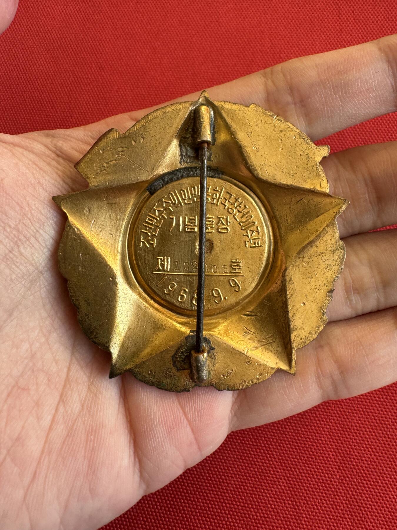 五哥徽章群   11号周二晚上八点4群联拍