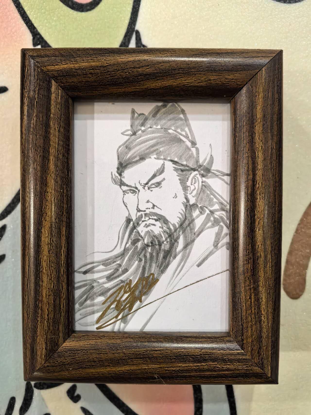 丫丫卡拍第17期（11月18日22点截拍） 【亲签简绘】关羽《碳的N次方》尺寸：10.5*13.5适合摆台