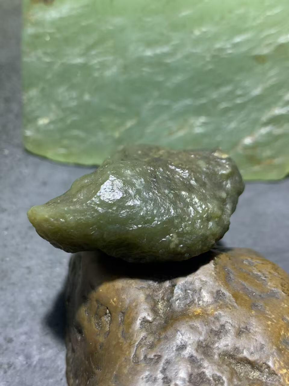 新疆戈壁风化纹和田玉青玉原石一颗