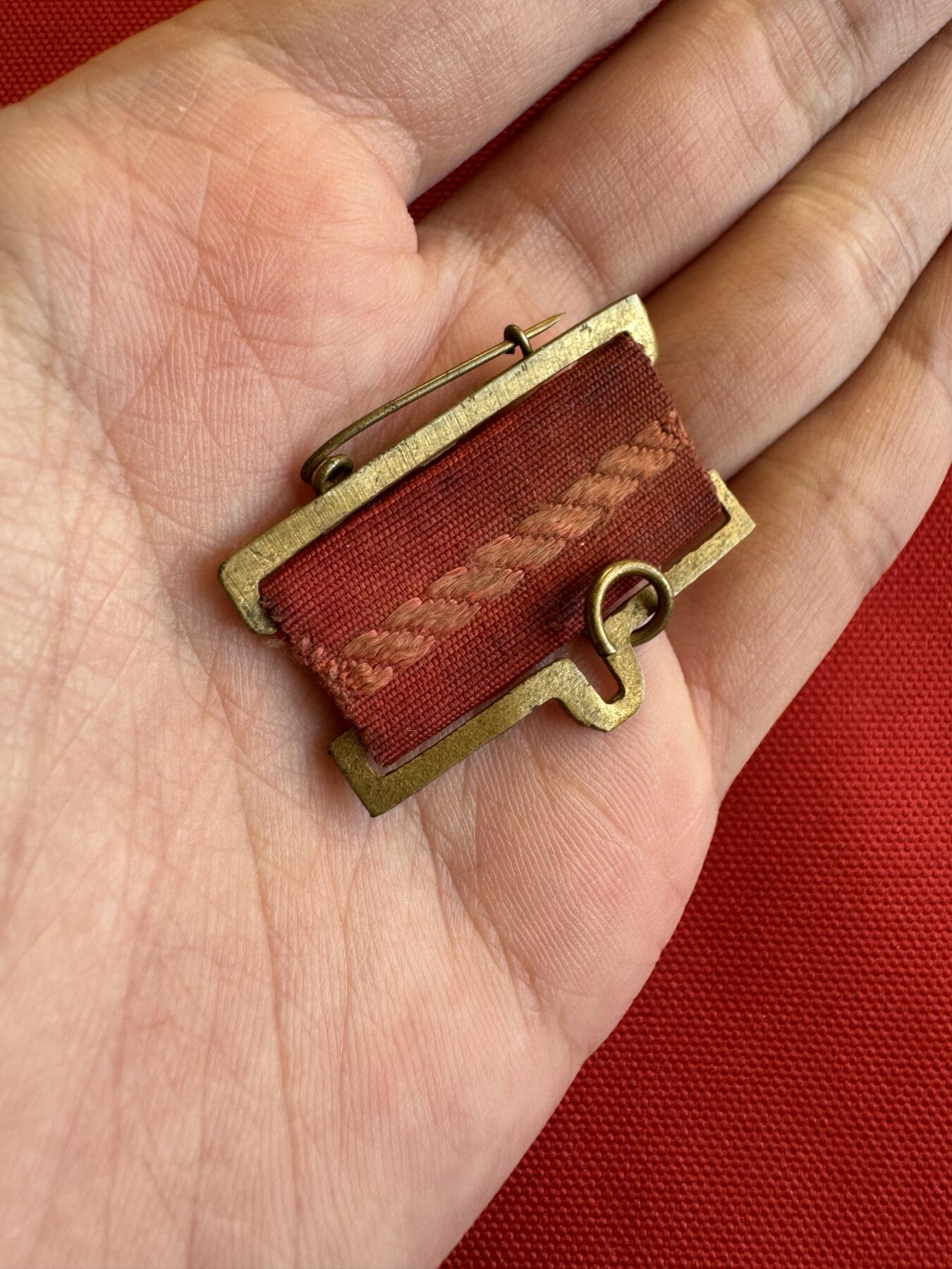 五哥徽章群   11号周二晚上八点4群联拍 上挂