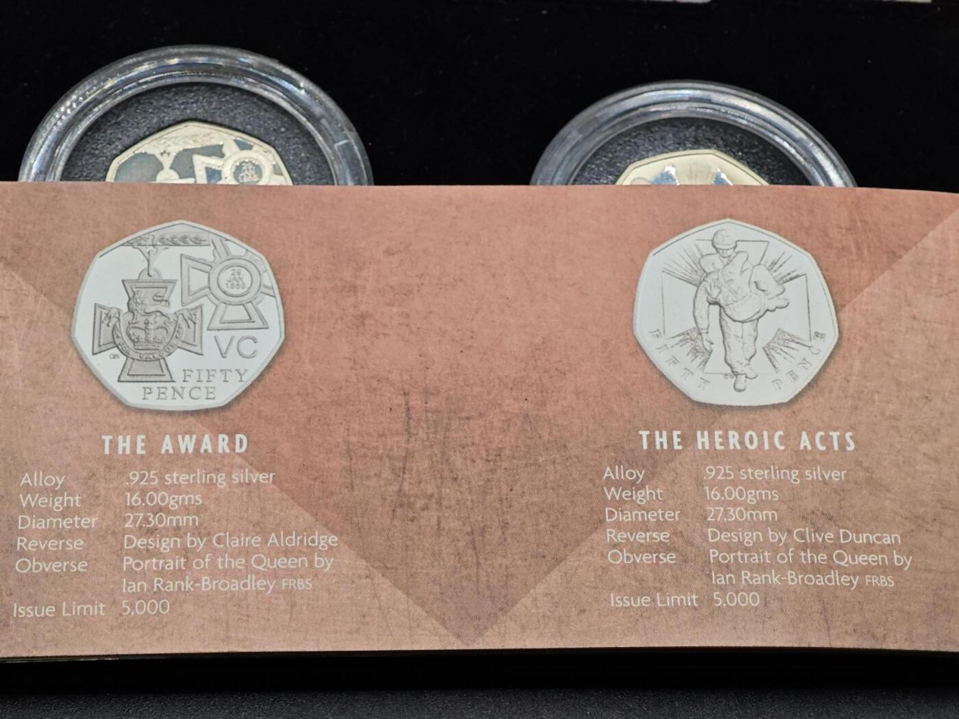 【淘币小摊】实时拍第七百九十五拍   银币套币场   满百包邮可预留二周 每周一统一发货   （稀少）2006年英国50便士2枚加厚精制银币套 维多利亚十字勋章 2X16克925银 发行量5千 盒证全