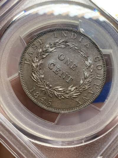 《竞宝斋》第437场 周日，周一2场连拍 （全场包邮） NGC MS62BN 英属海峡1845年小维1分大铜币，海峡首年，丝滑巧克力。漂亮的专属版本女王年轻头像，流通充分，大热品种，N盒AU58分SBP拍卖180美元不含佣成交，MS非常难得。背面支撑有磕，细节见图。