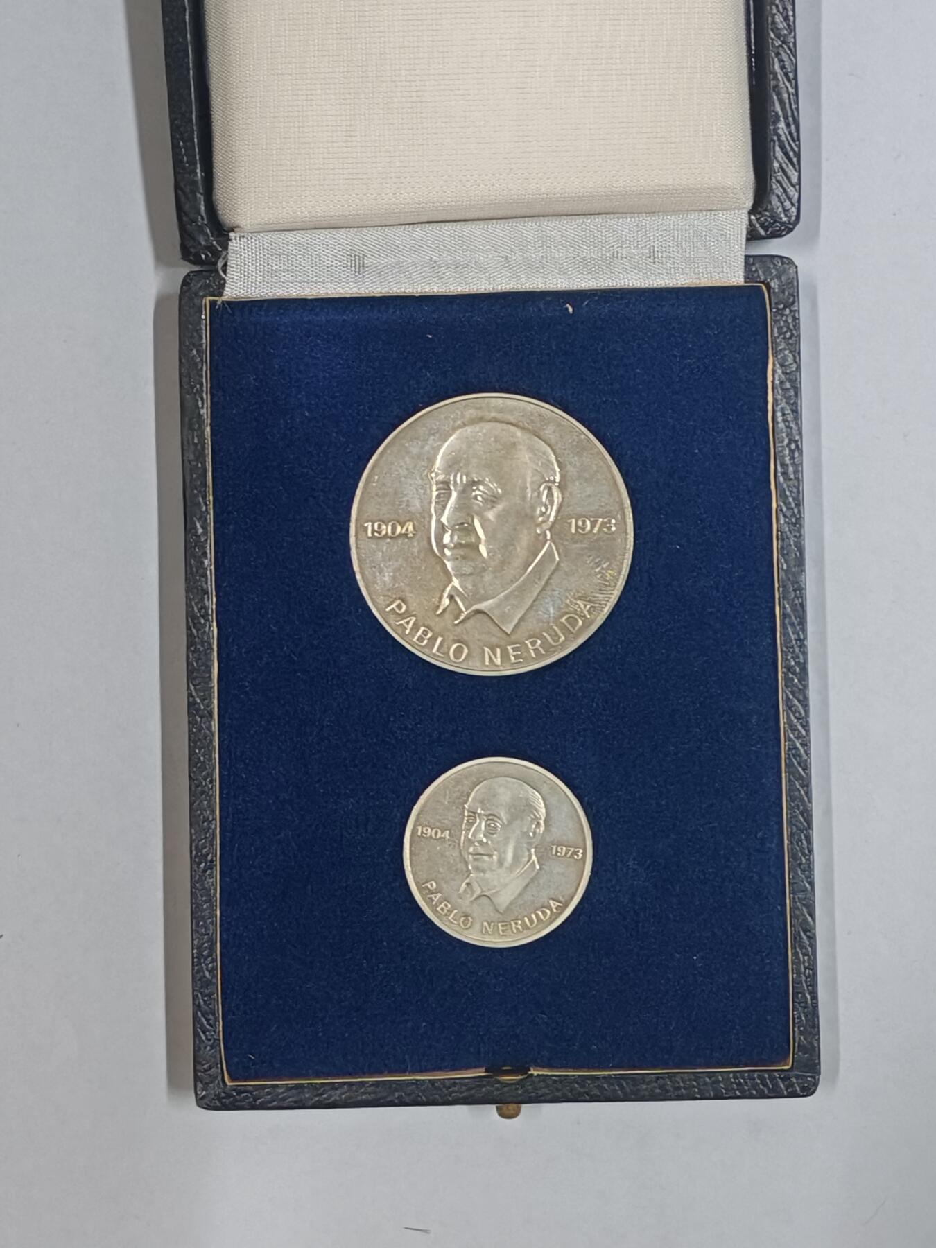 韵星假日精品2025秋季军品类拍卖会-- Rimey Holidays Boutique 2025 Autumn Militaria Sale 民主德国 为纪念智利诗人-诺贝尔文学奖得主巴勃罗·聂鲁达颁发纪念章一套