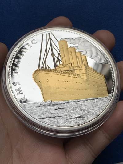 《竞宝斋》第437场 周日，周一2场连拍 （全场包邮） 2012年泰坦尼克号遇难百年镀银铜章，69.6mm，117.3克，有说明书