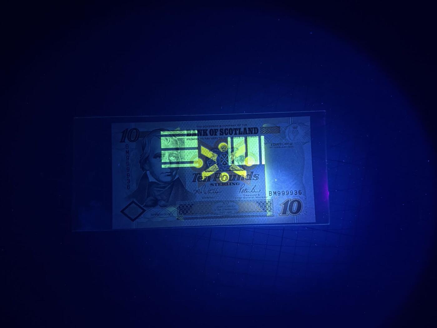 【炜奕收藏】，第五十期 1995年苏格兰银行10镑，UNC品相，号码无47狮子头，首发年关门号非常少见