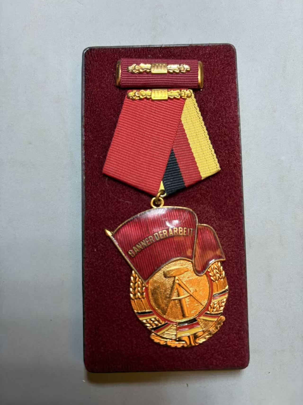 盛世勋华——号角文化勋章邮票专场拍卖第288期 东德三级劳动红旗勋章 带原盒