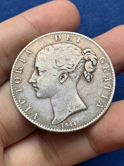 《竞宝斋》第437场 周日，周一2场连拍 （全场包邮） - 英国1844年维多利亚女王年轻头像1克朗银币