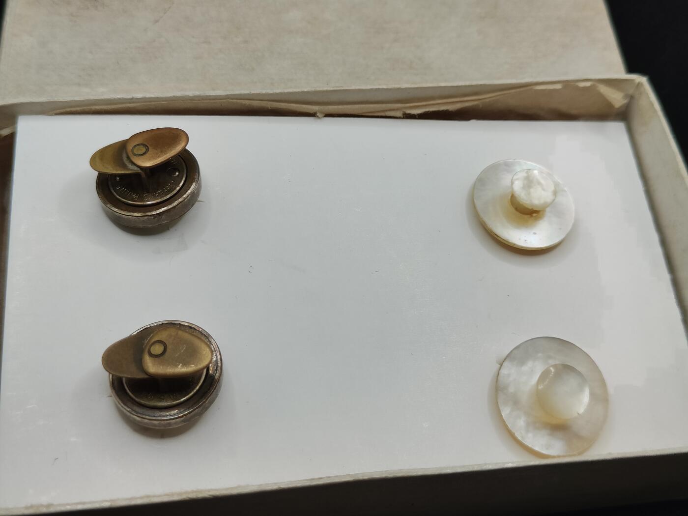 0元起拍勋章 第309期 咸鱼国勋章拍卖专场 11月12日（周三）下午6：00开始 欧美一战时期古董贝母袖扣一套两对带盒