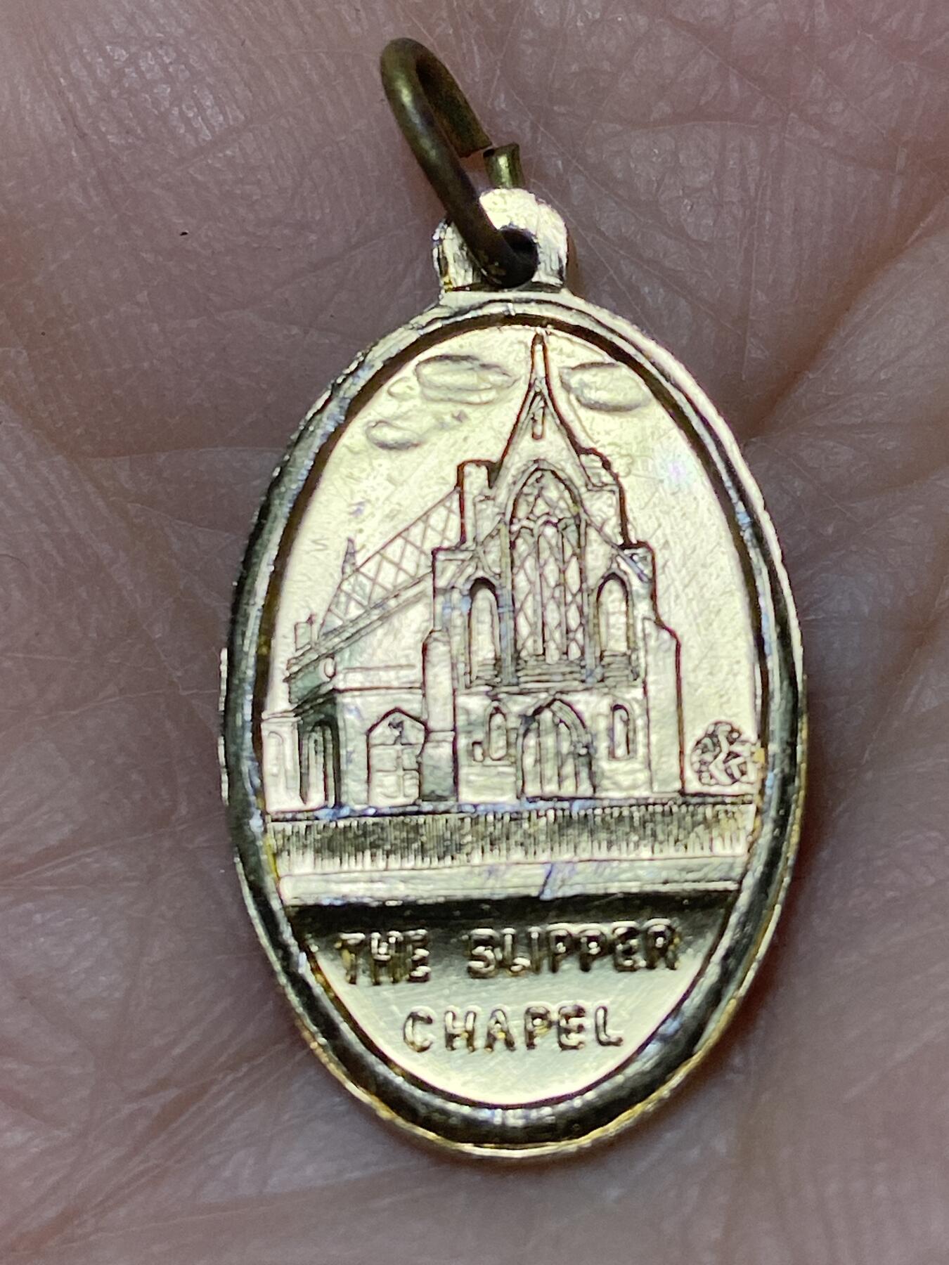 2025年第一百二十七场(总第一百五十三场）外国好品章牌、散币(免佣金) 英国🇬🇧沃尔辛厄姆圣母主题的宗教纪念牌，重1克