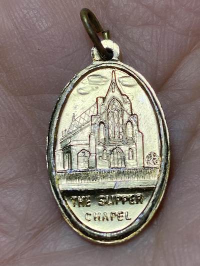 2025年第一百二十七场(总第一百五十三场）外国好品章牌、散币(免佣金) - 英国🇬🇧沃尔辛厄姆圣母主题的宗教纪念牌，重1克