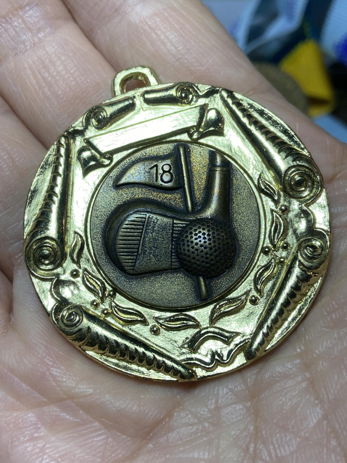 2025年第一百二十七场(总第一百五十三场）外国好品章牌、散币(免佣金) 高尔夫球赛奖牌，直径44.9毫米，厚3.6毫米，重23.02克