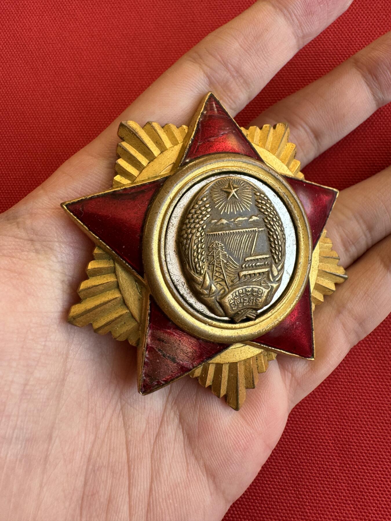 五哥徽章群   11号周二晚上八点4群联拍