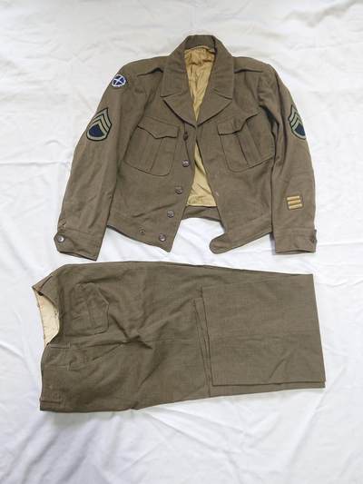 【第壹場】近代勋奖章徽章服饰杂项专场 - 飞虎队橄榄绿夹克含裤子一套/ 上衣36R、裤子W34 L35