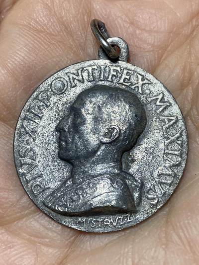 2025年第一百二十七场(总第一百五十三场）外国好品章牌、散币(免佣金) - 梵蒂冈🇻🇦教皇庇护九世宗教章牌，重5.38克