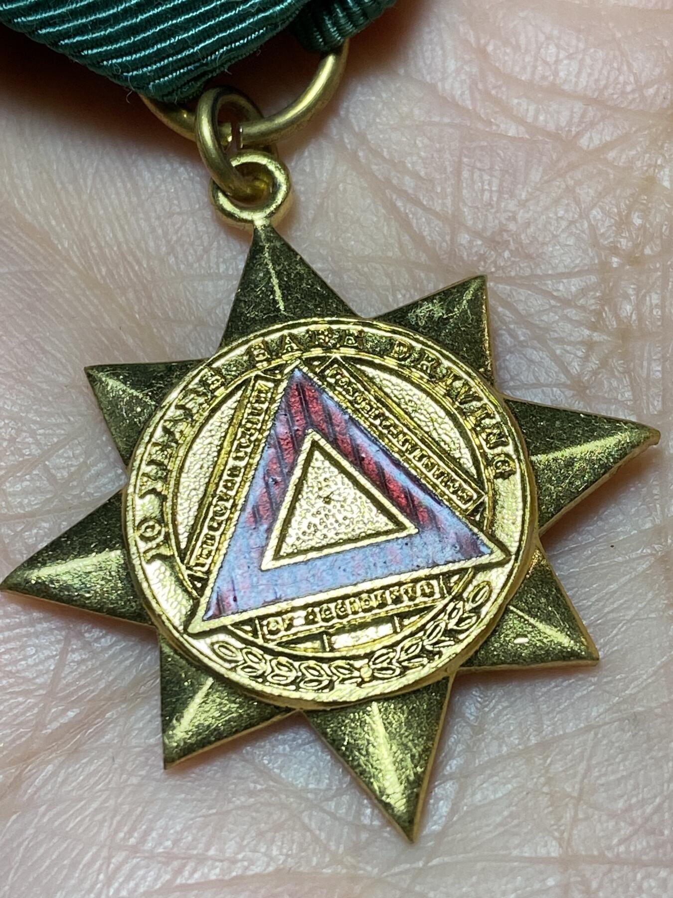 2025年第一百二十七场(总第一百五十三场）外国好品章牌、散币(免佣金) 英国🇬🇧皇家事故预防协会1958，1959年10年安全驾驶奖章，重15.97克