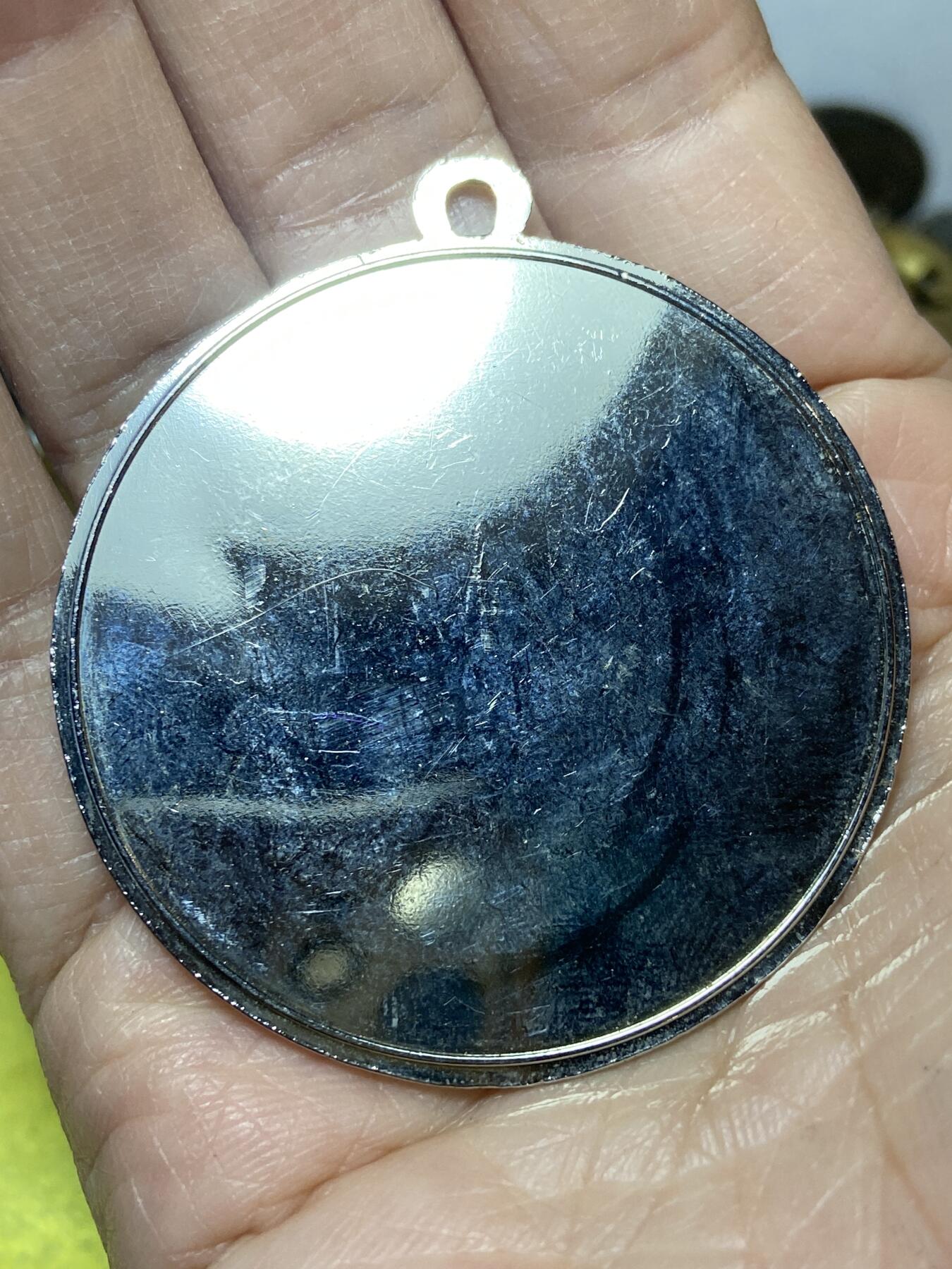 2025年第一百二十七场(总第一百五十三场）外国好品章牌、散币(免佣金) 足球赛奖牌，直径49.4毫米，厚1.2毫米，重14.89克