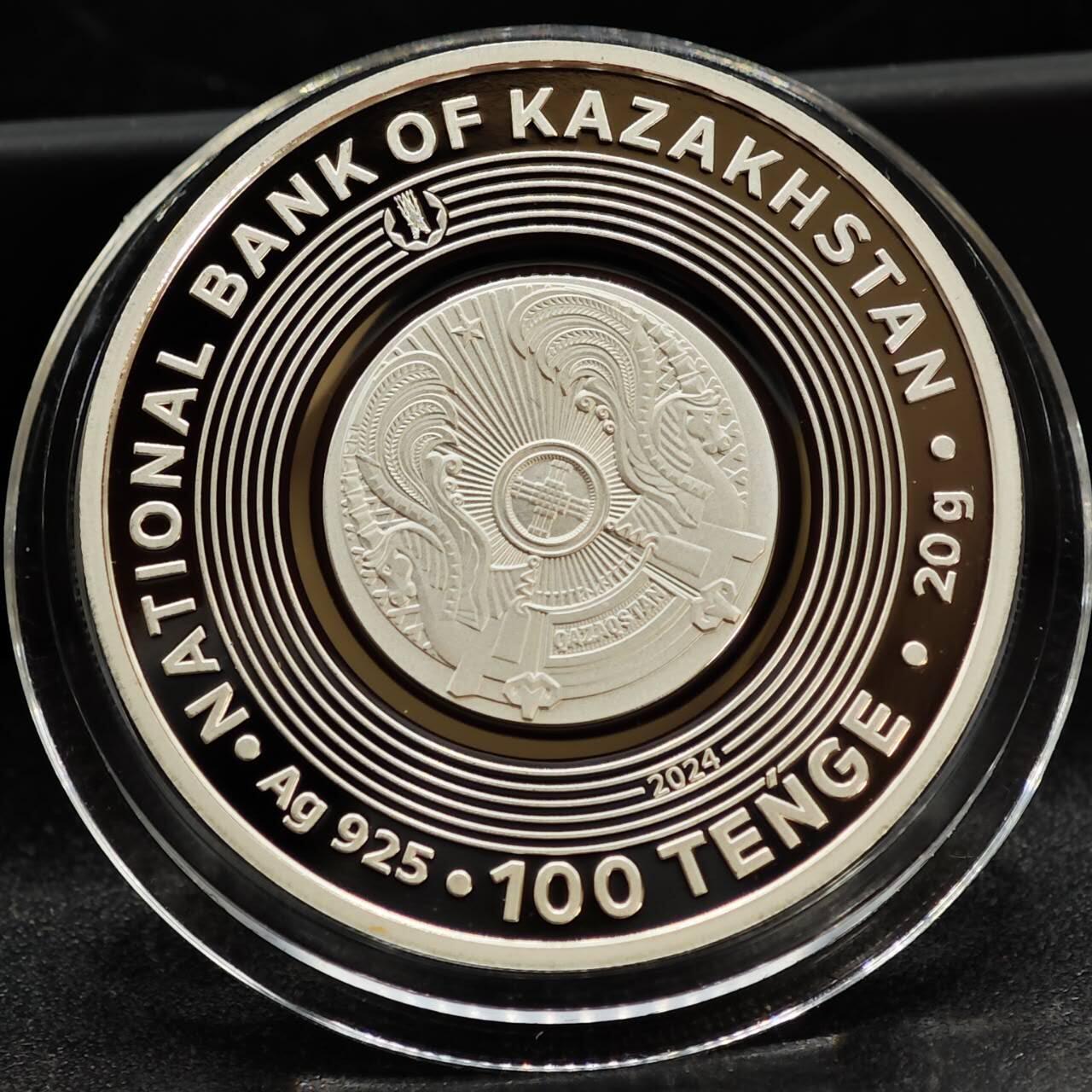 【淘币小摊】实时拍第七百九十五拍   银币套币场   满百包邮可预留二周 每周一统一发货   （罕见）2024年哈萨克斯坦100坚戈精制高浮雕镀金银币 2024年欧洲杯 20克925银镀0.03克999金 发行量2500 盒证全 国外售价在7百以上不含运费和税！