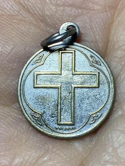 2025年第一百二十七场(总第一百五十三场）外国好品章牌、散币(免佣金) - 天主教主祷文全文宗教章牌，重1.39克