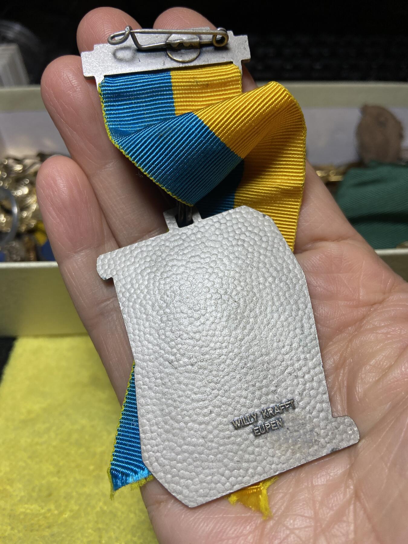 2025年第一百二十七场(总第一百五十三场）外国好品章牌、散币(免佣金) 超大型–荷兰🇳🇱徒步赛事奖牌(荷兰海尔德兰省居尔彭地区维特姆城堡徒步赛事奖牌)，重64克