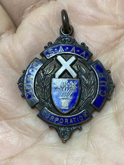 2025年第一百二十七场(总第一百五十三场）外国好品章牌、散币(免佣金) - 英国🇬🇧1925年某机构企业杯赛事奖牌，重9克