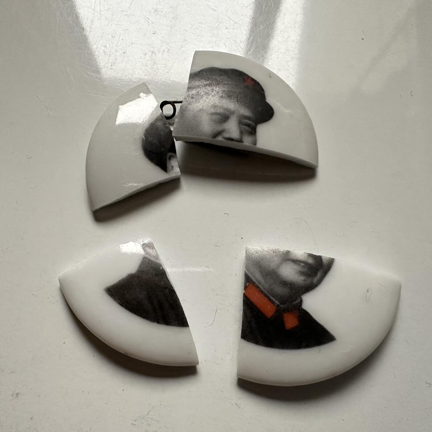 🌹外币初藏🌹🐯2025年第126场  每周二四六晚8️⃣点 接代拍 文革时期瓷质胸章 动手能力强的朋友可以粘起来做个样品