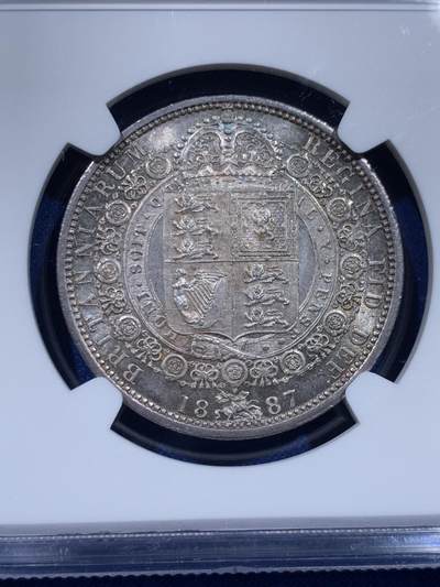 《竞宝斋》第437场 周日，周一2场连拍 （全场包邮） NGC MS63 1887年英国维多利亚高冠半克朗银币 车轮转光 非常漂亮的英伦原味五彩老包浆