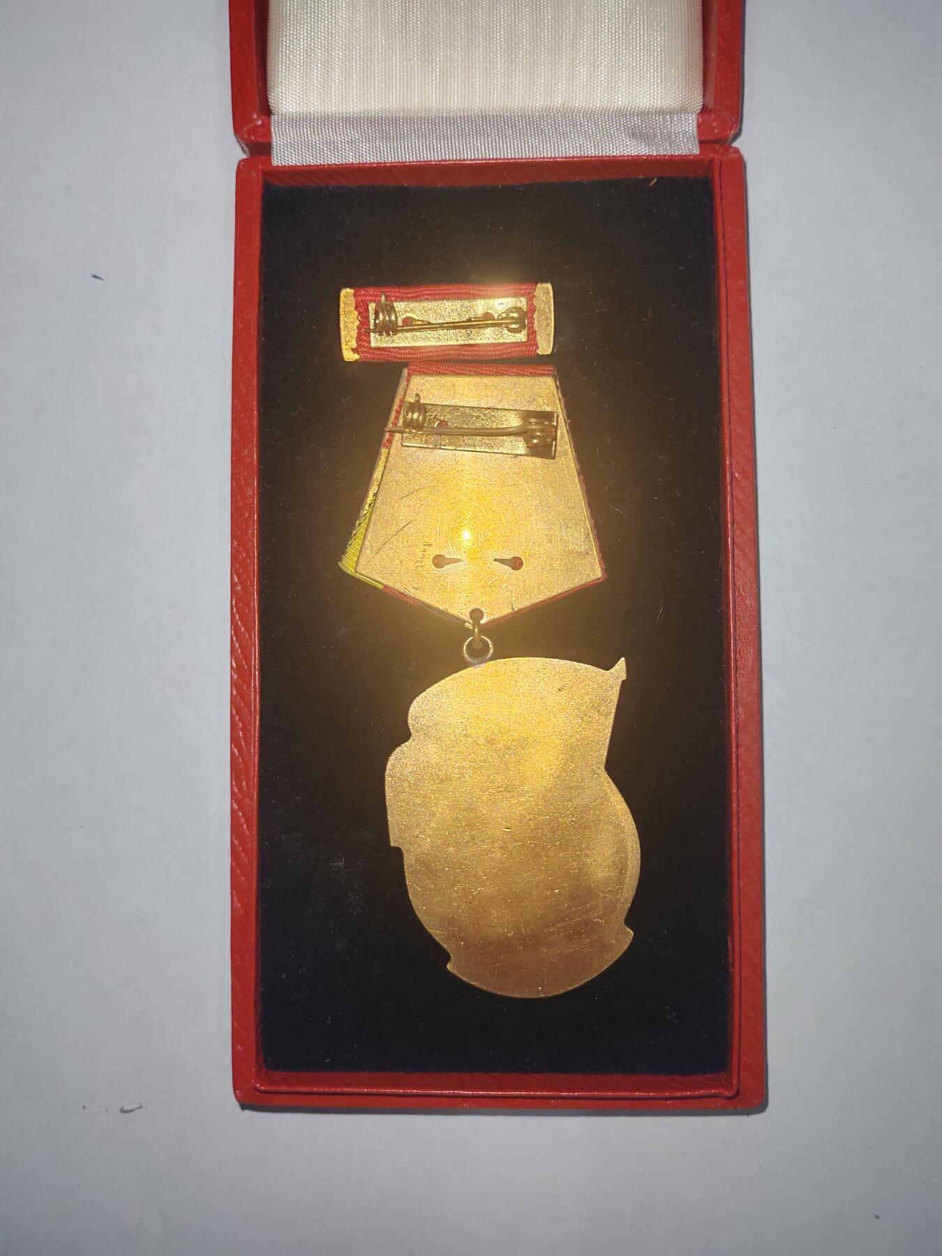 韵星假日精品2025秋季军品类拍卖会-- Rimey Holidays Boutique 2025 Autumn Militaria Sale 民主德国一级劳动红旗勋章带原盒