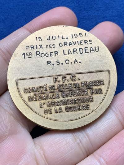 《竞宝斋》第437场 周日，周一2场连拍 （全场包邮） 法国1951年自行车联合会铜质奖章，46.2克，49.2mm，目测有镀金，细节见图